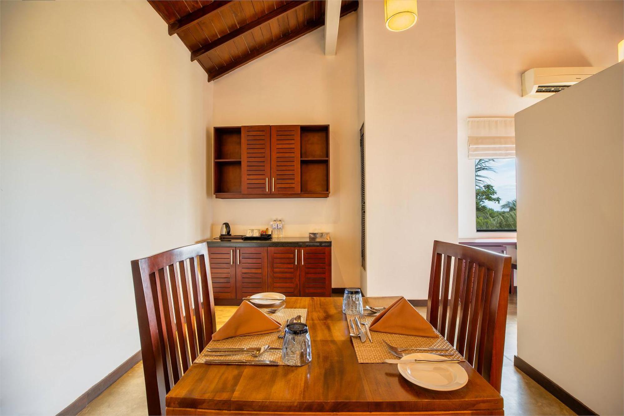 The Calm Resort & Spa Passikudah Quarto foto