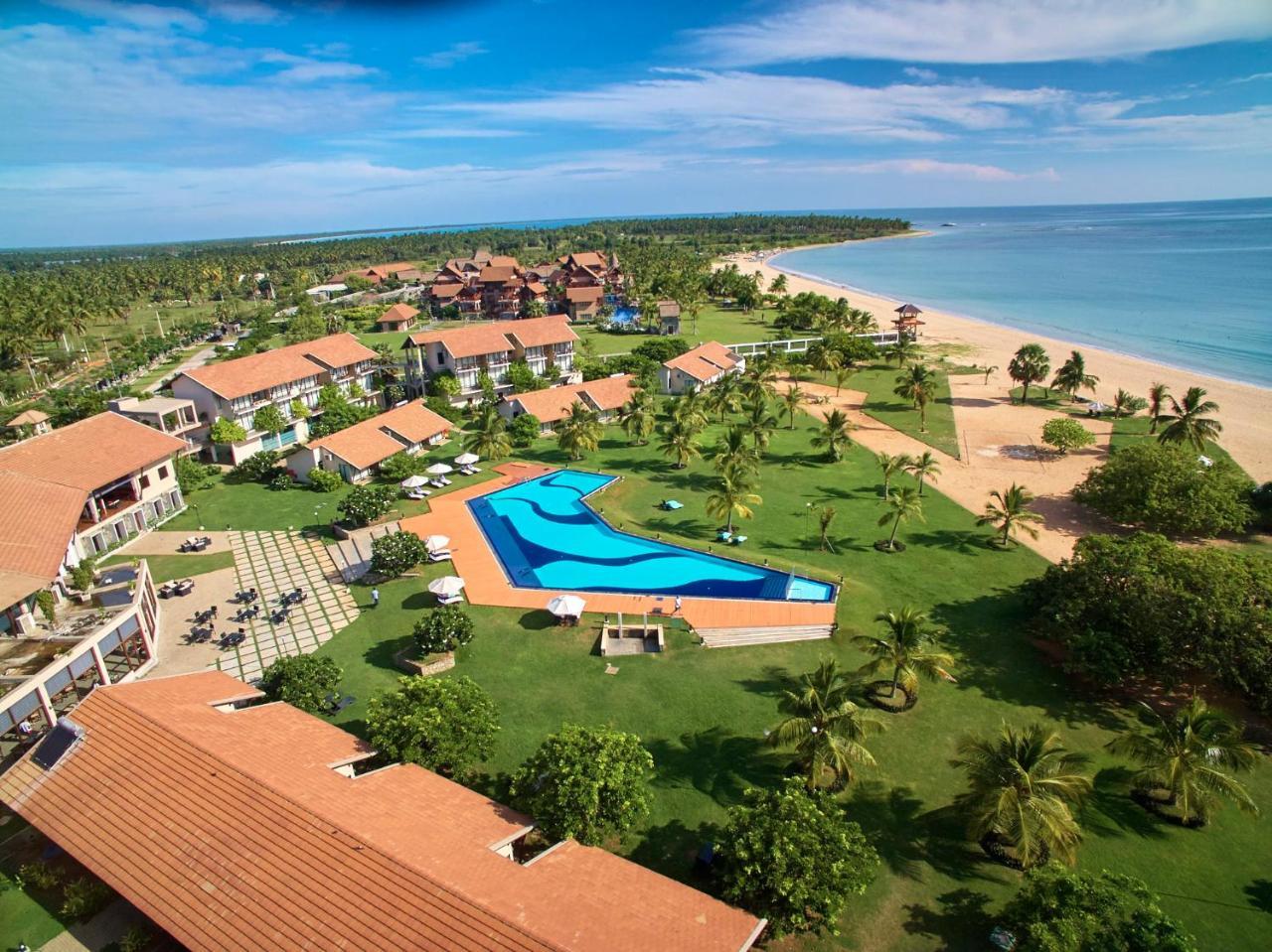 The Calm Resort & Spa Passikudah Exterior foto